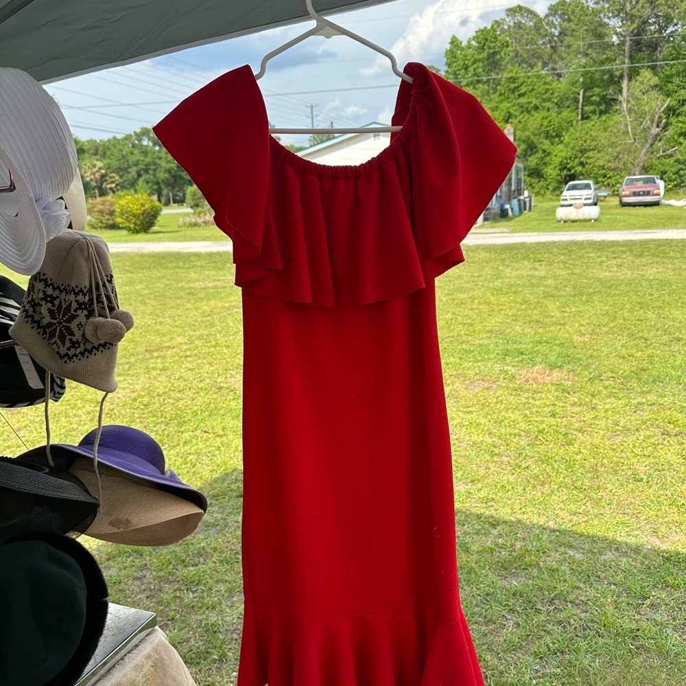 Red Dress - Picture 2 of 2